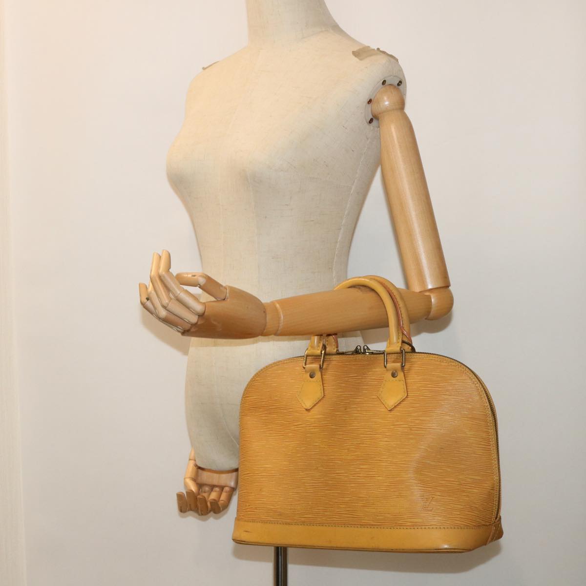 LOUIS VUITTON Epi Alma Hand Bag Tassili Yellow M52149 LV Auth 52398