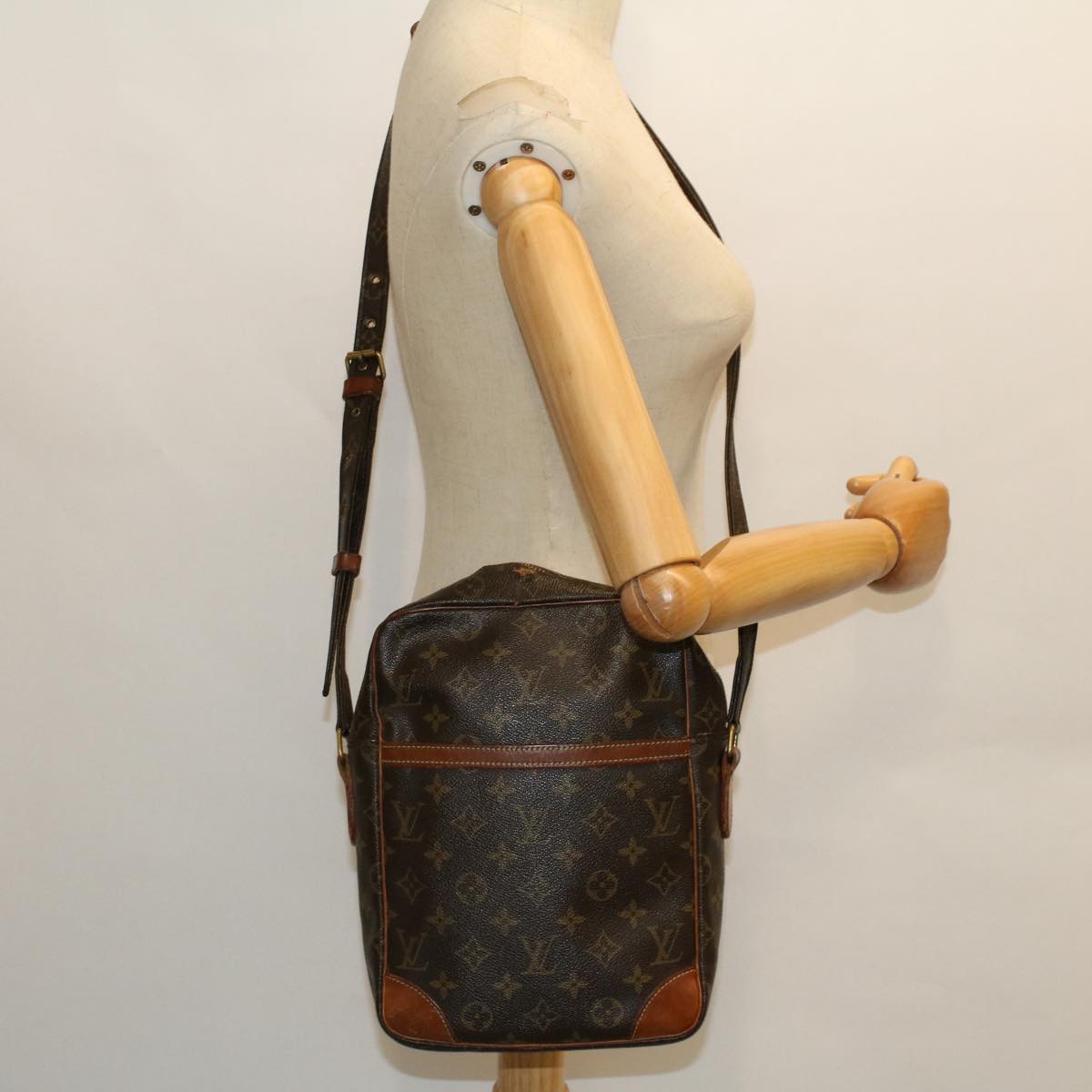 LOUIS VUITTON Monogram Danube GM Shoulder Bag M45262 LV Auth 52596