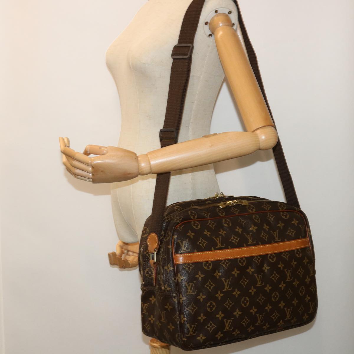 LOUIS VUITTON Monogram Reporter GM Shoulder Bag M45252 LV Auth 52797