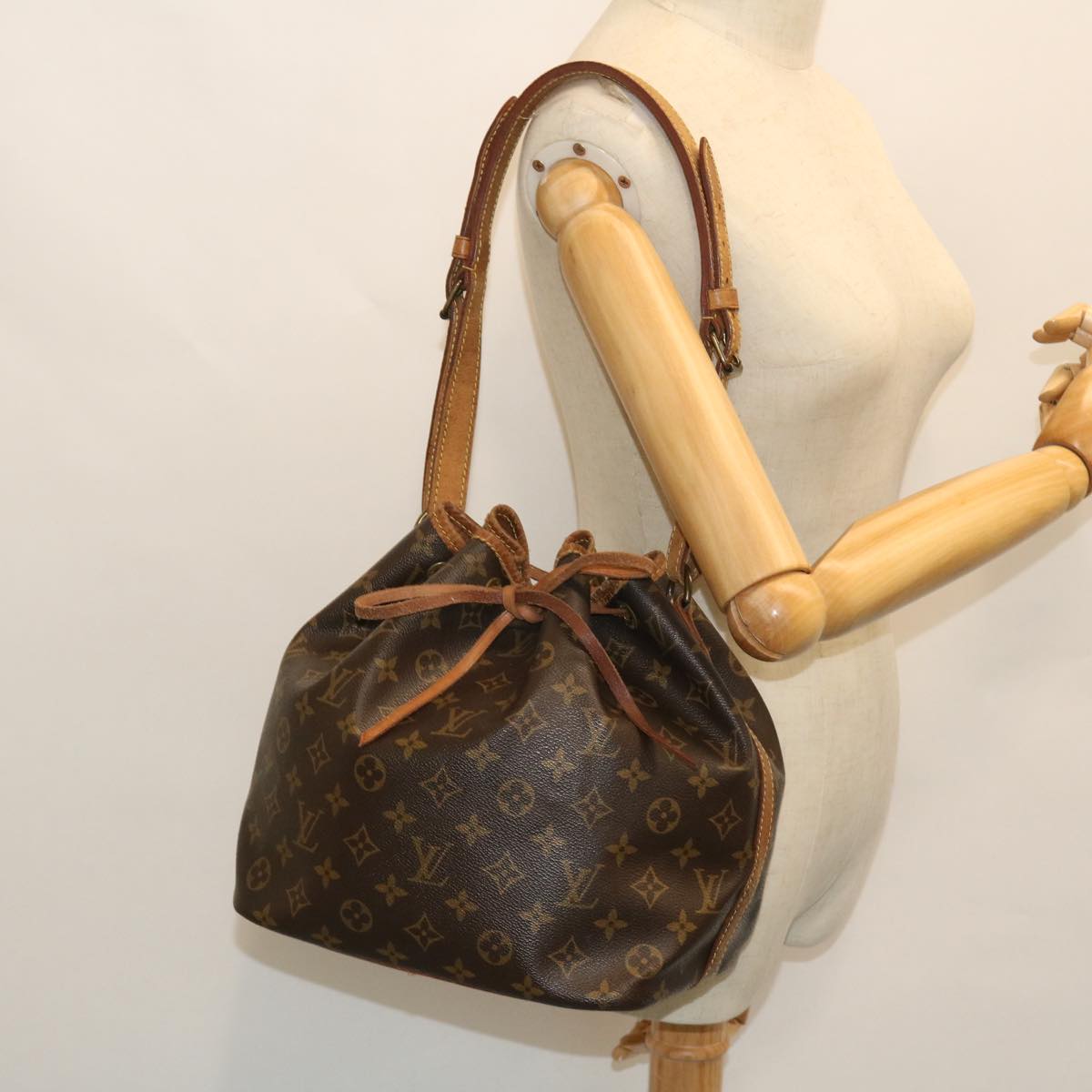 LOUIS VUITTON Monogram Petit Noe Shoulder Bag M42226 LV Auth 52845