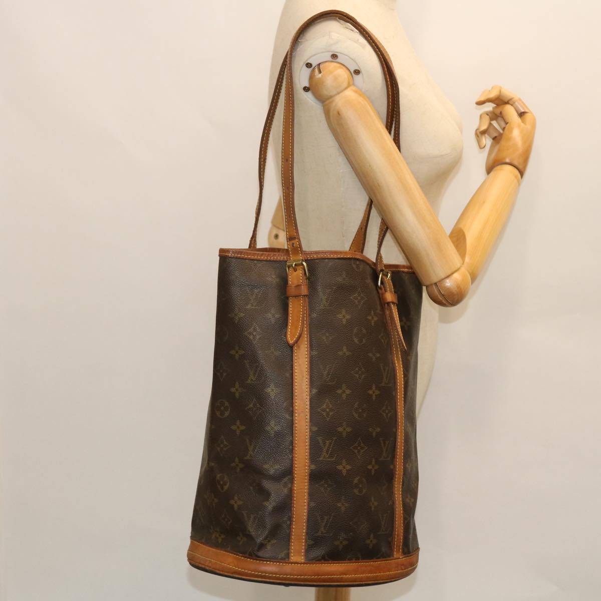 LOUIS VUITTON Monogram Bucket GM Shoulder Bag M42236 LV Auth 52852