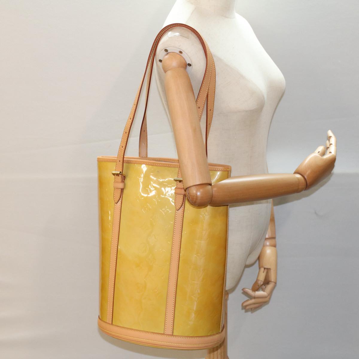 LOUIS VUITTON Monogram Vernis Bucket GM Shoulder Bag Beige LV Auth 52995