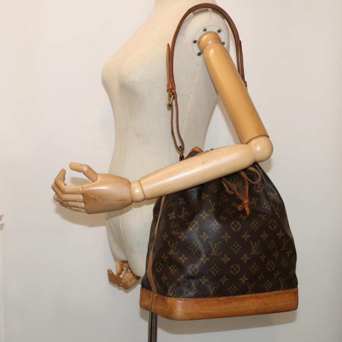 LOUIS VUITTON Monogram Noe Shoulder Bag M42224 LV Auth 52997