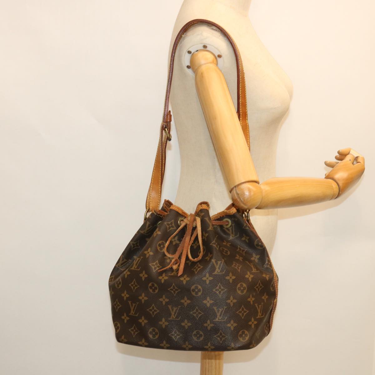 LOUIS VUITTON Monogram Petit Noe Shoulder Bag M42226 LV Auth 53121