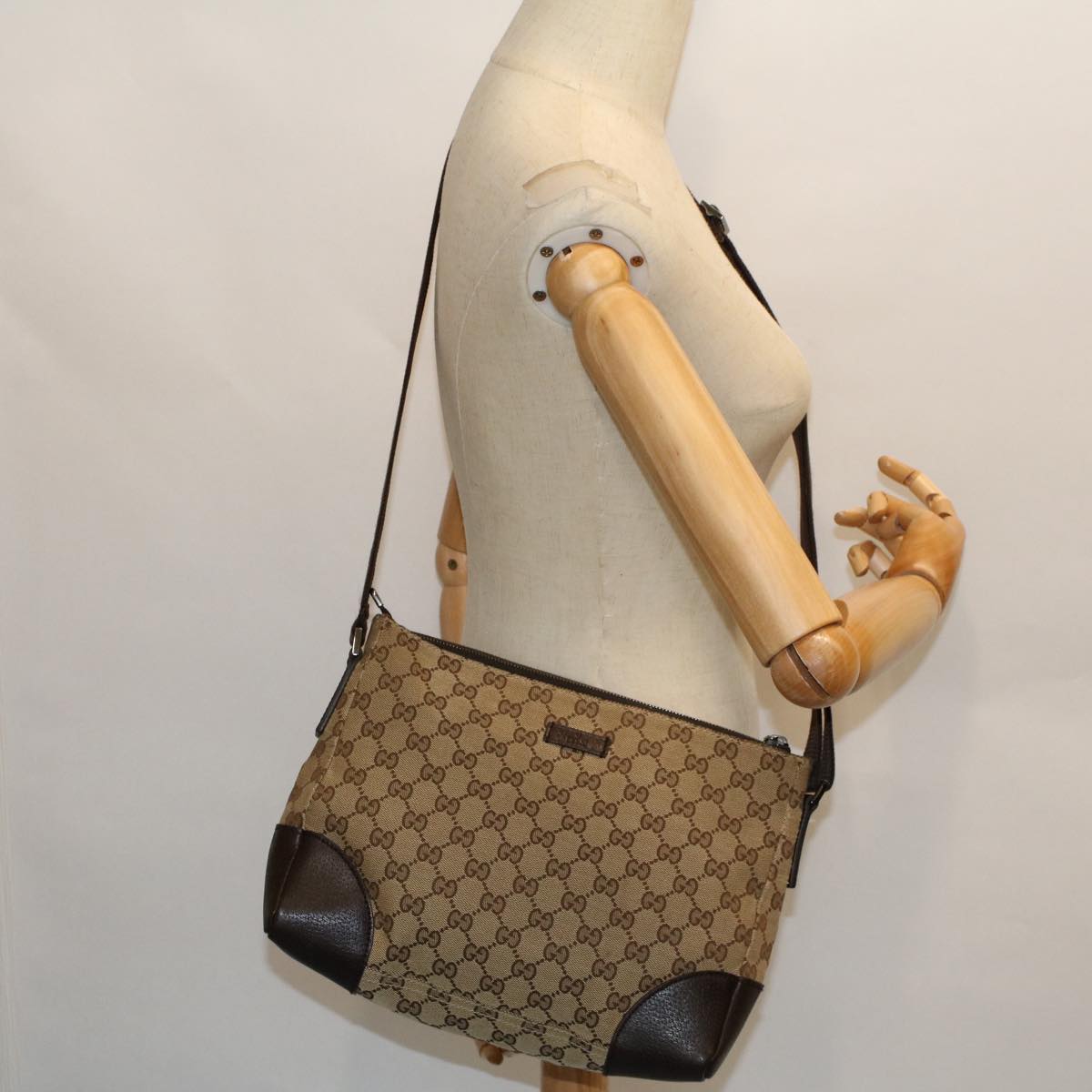 GUCCI GG Canvas Shoulder Bag Beige Brown Auth 53131