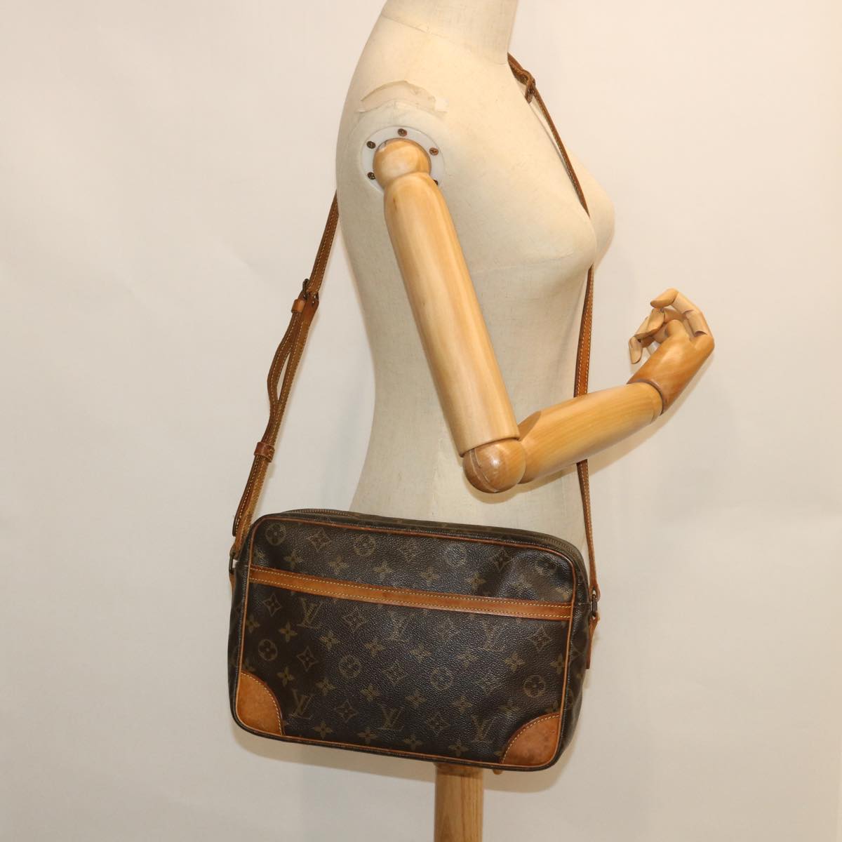 LOUIS VUITTON Monogram Trocadero 30 Shoulder Bag M51272 LV Auth 53140