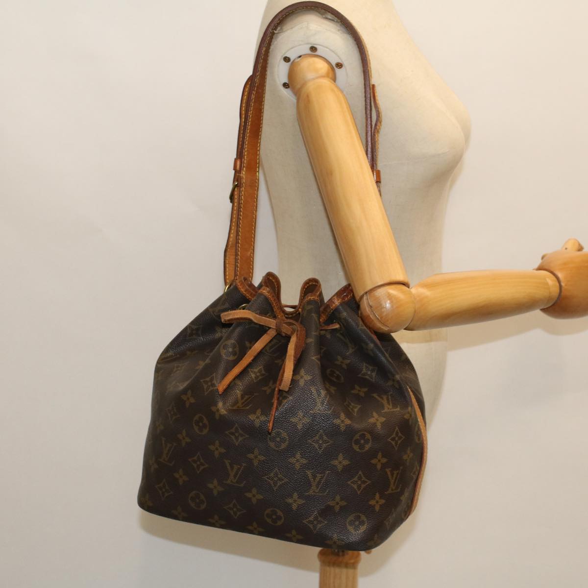 LOUIS VUITTON Monogram Petit Noe Shoulder Bag M42226 LV Auth 53243