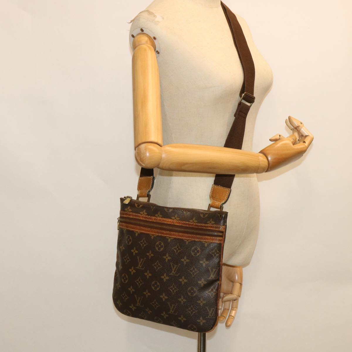 LOUIS VUITTON Monogram Pochette Bosphore Shoulder Bag M40044 LV Auth 53304