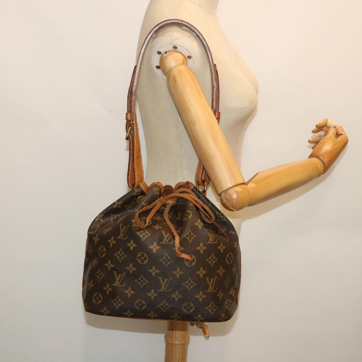 LOUIS VUITTON Monogram Petit Noe Shoulder Bag M42226 LV Auth 53336