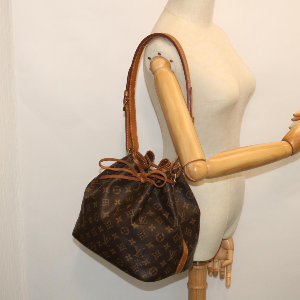 LOUIS VUITTON Monogram Petit Noe Shoulder Bag M42226 LV Auth 53360