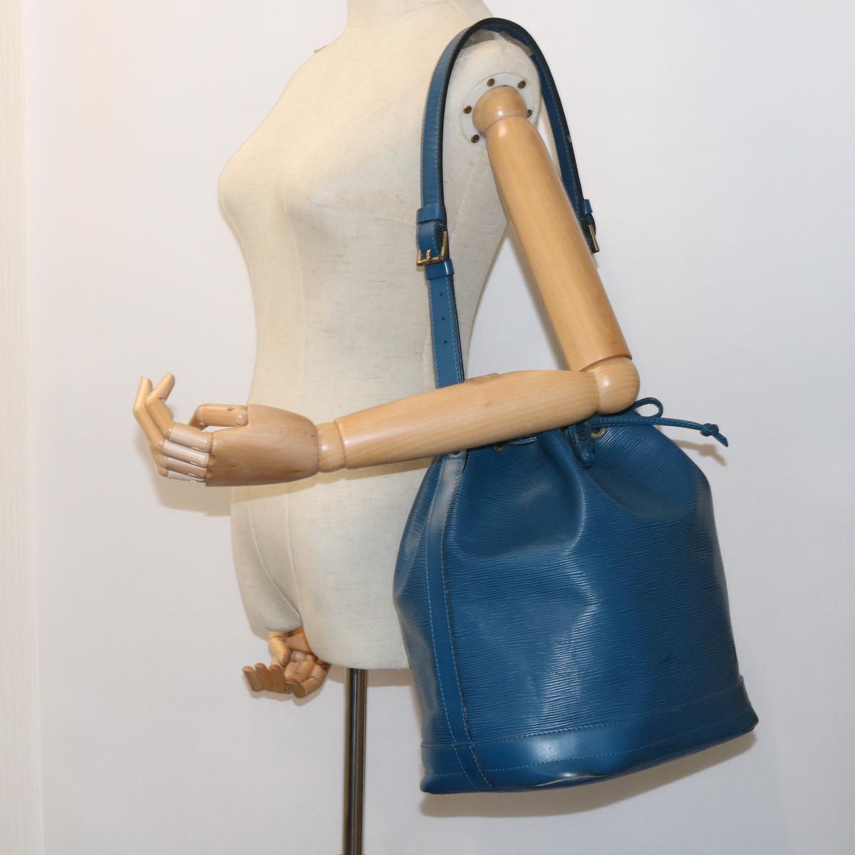 LOUIS VUITTON Epi Noe Shoulder Bag Blue M44005 LV Auth 53361