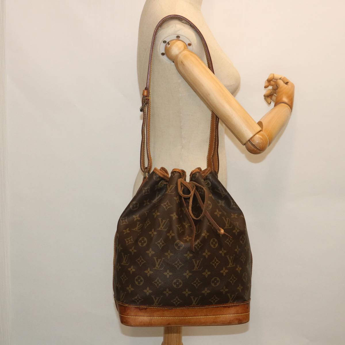 LOUIS VUITTON Monogram Noe Shoulder Bag M42224 LV Auth 53369