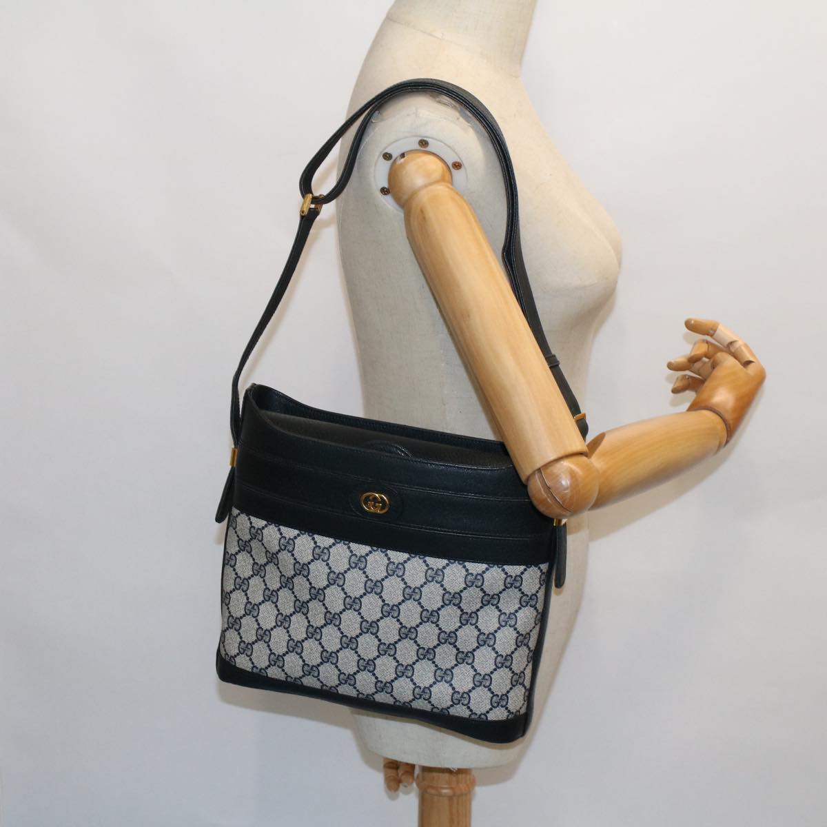 GUCCI GG Canvas Shoulder Bag PVC Leather Navy Auth 53390