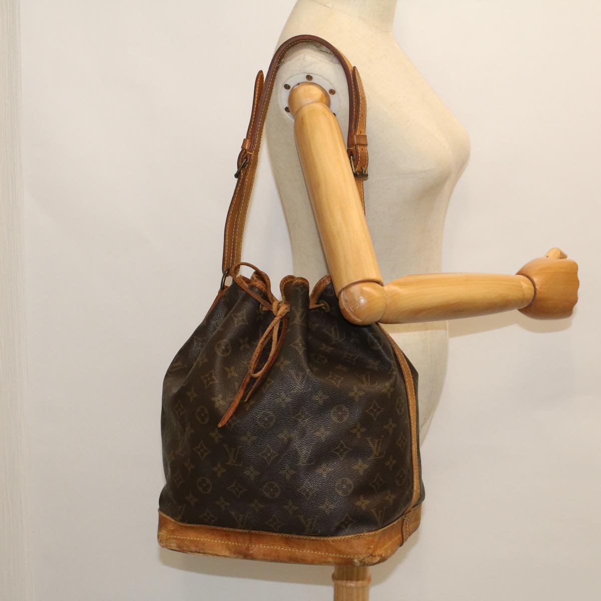 LOUIS VUITTON Monogram Noe Shoulder Bag M42224 LV Auth 53581