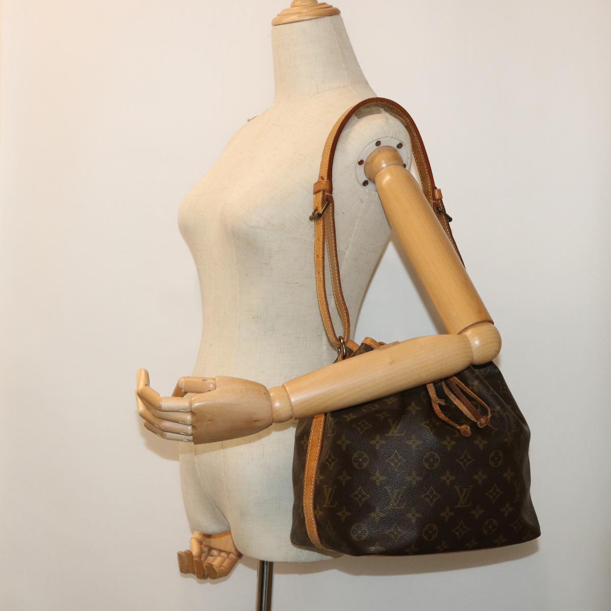 LOUIS VUITTON Monogram Petit Noe Shoulder Bag M42226 LV Auth 53585