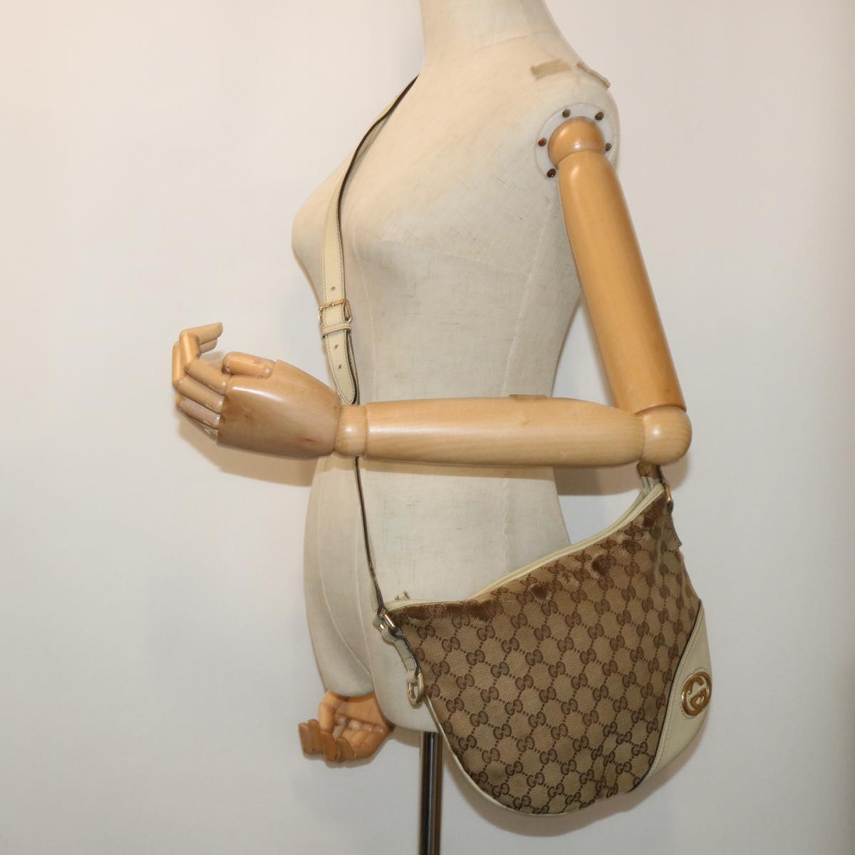 GUCCI GG Canvas Shoulder Bag Beige White Auth 53663