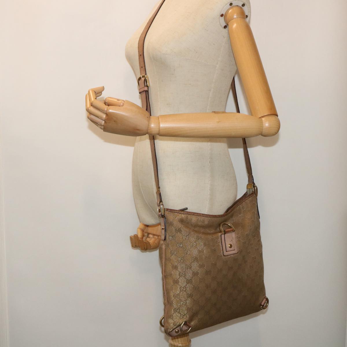 GUCCI GG Canvas Shoulder Bag Gold Auth 53664