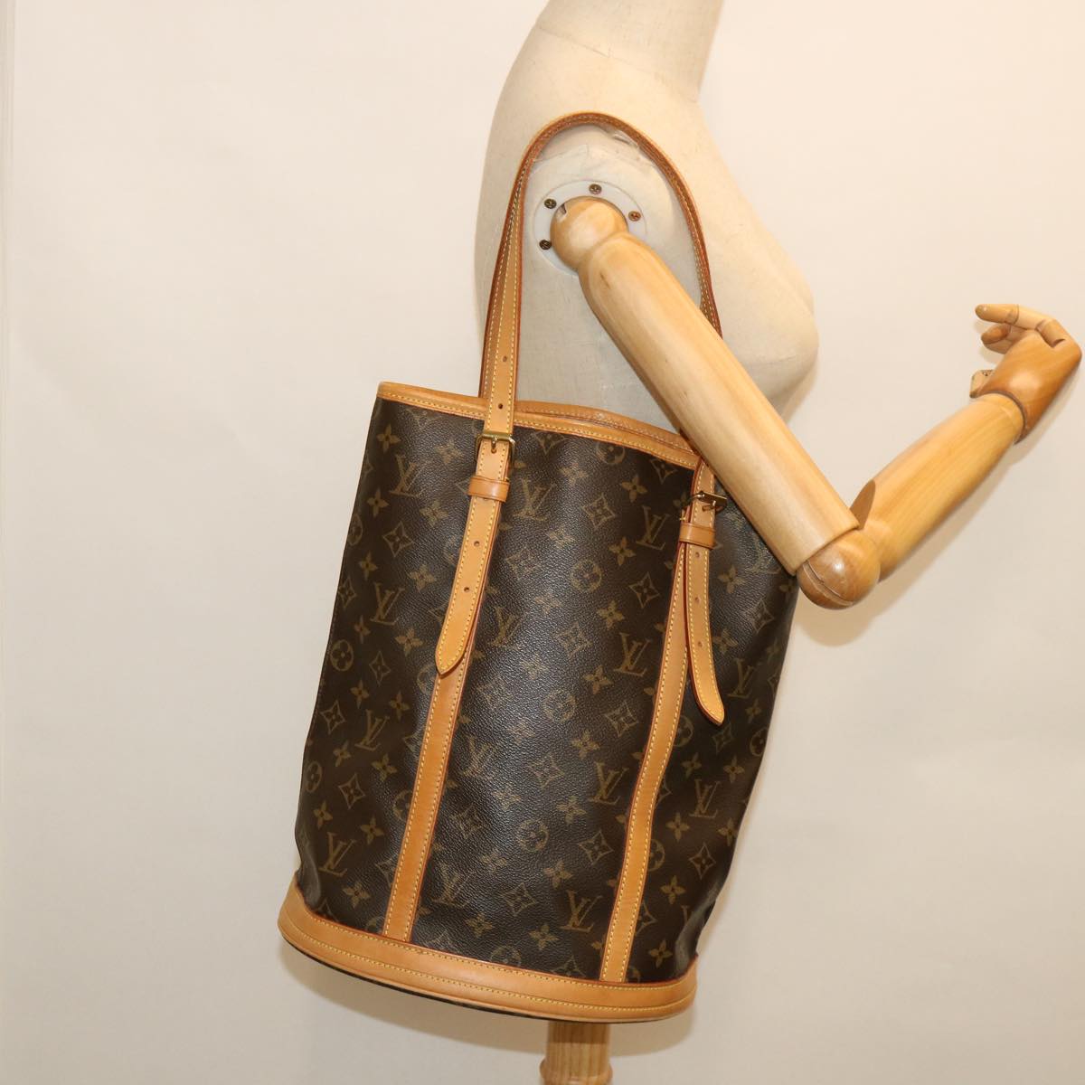 LOUIS VUITTON Monogram Bucket GM Shoulder Bag M42236 LV Auth 53836