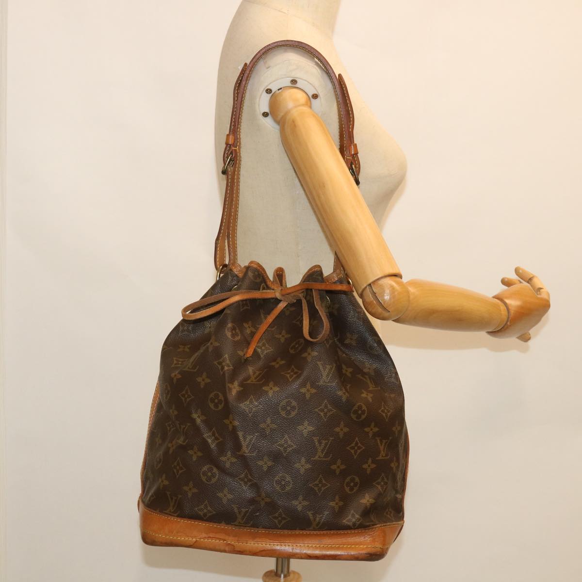 LOUIS VUITTON Monogram Noe Shoulder Bag M42224 LV Auth 53838