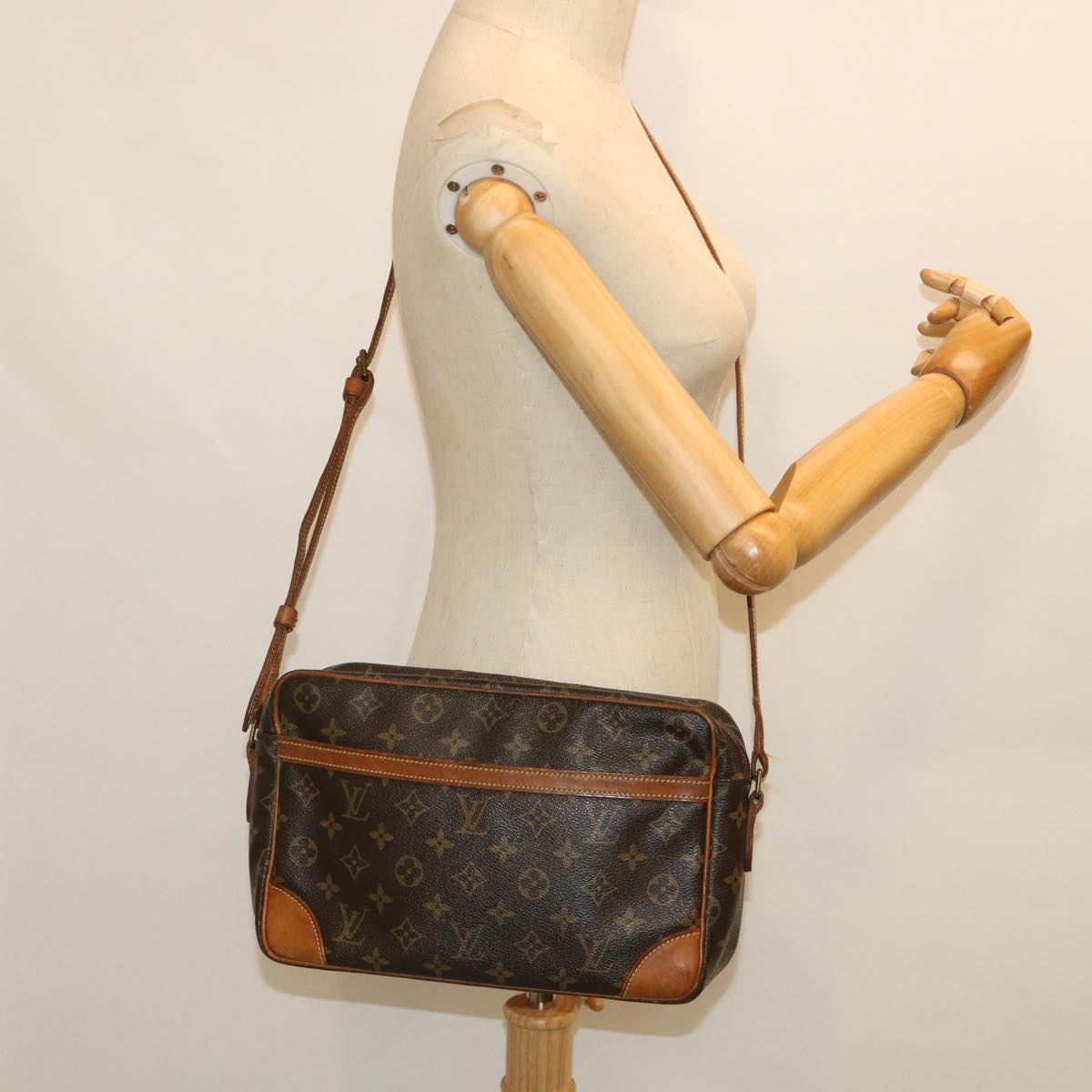 LOUIS VUITTON Monogram Trocadero 30 Shoulder Bag M51272 LV Auth 53898