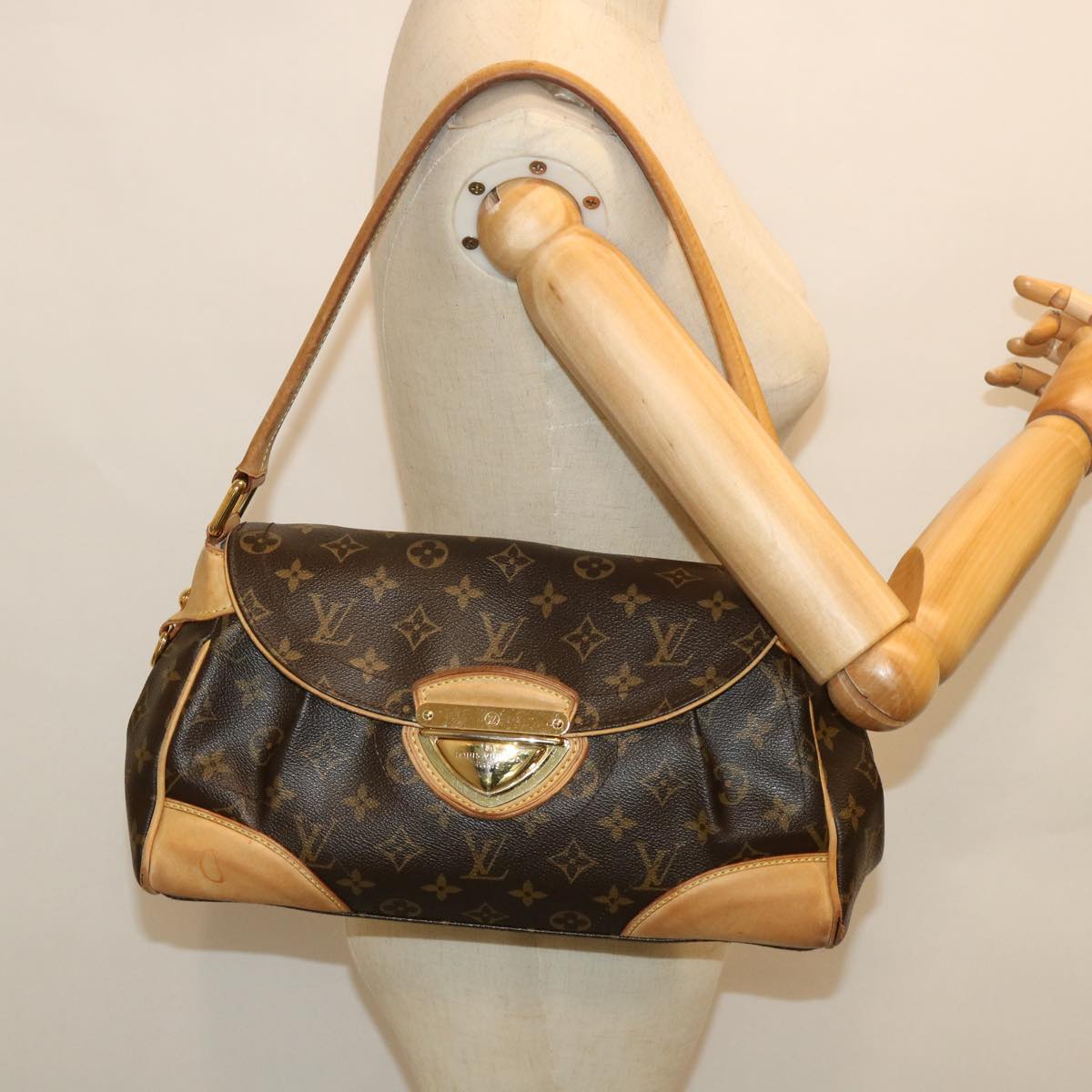 LOUIS VUITTON Monogram Beverly MM Shoulder Bag M40121 LV Auth 53916