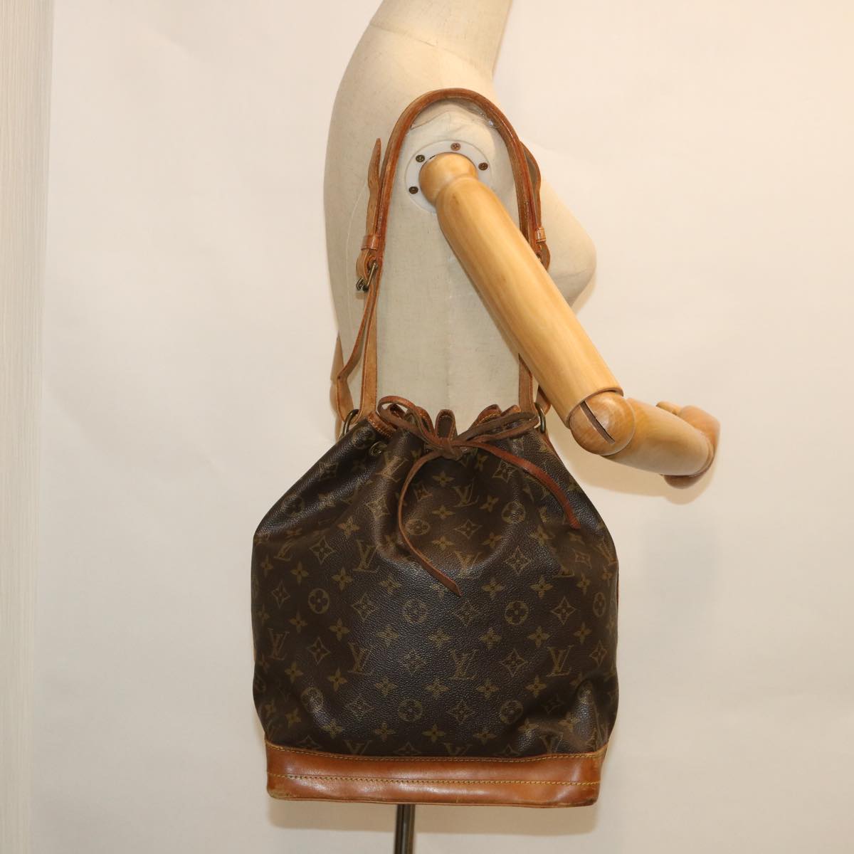 LOUIS VUITTON Monogram Noe Shoulder Bag M42224 LV Auth 53929