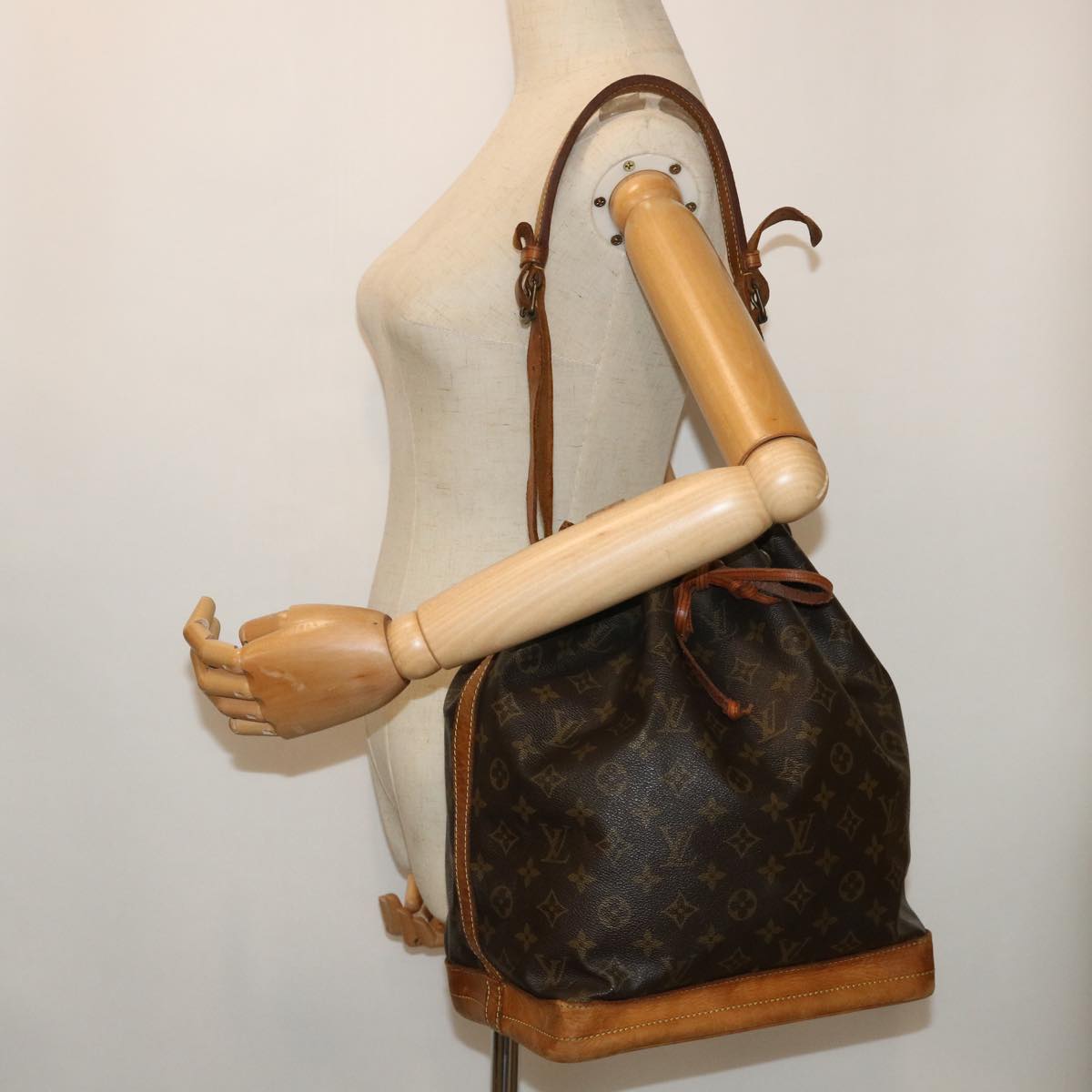 LOUIS VUITTON Monogram Noe Shoulder Bag M42224 LV Auth 53930