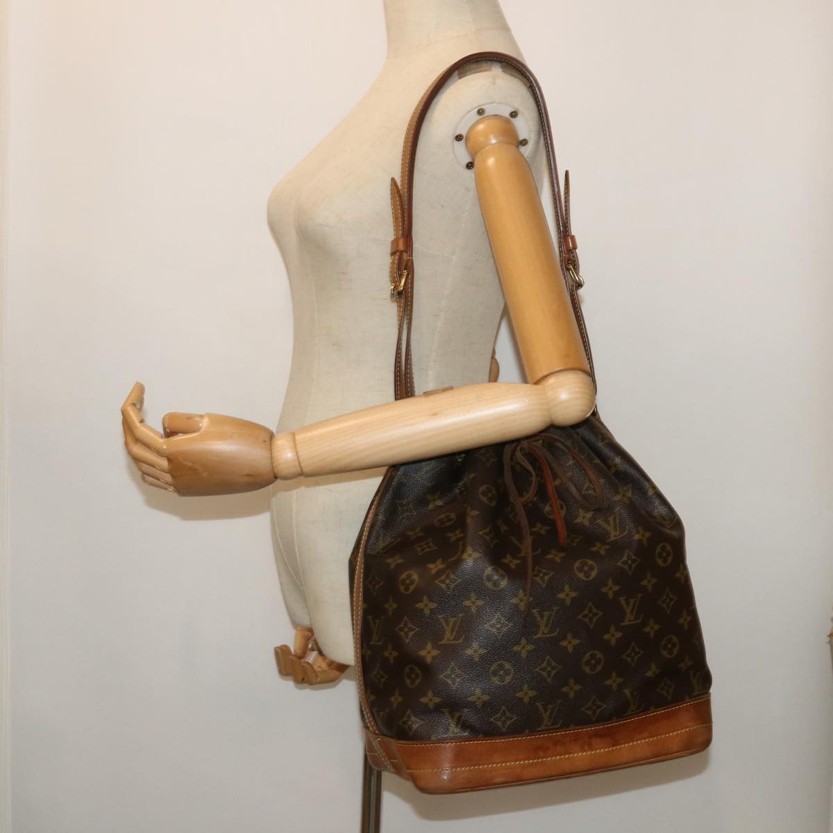 LOUIS VUITTON Monogram Noe Shoulder Bag M42224 LV Auth 53932