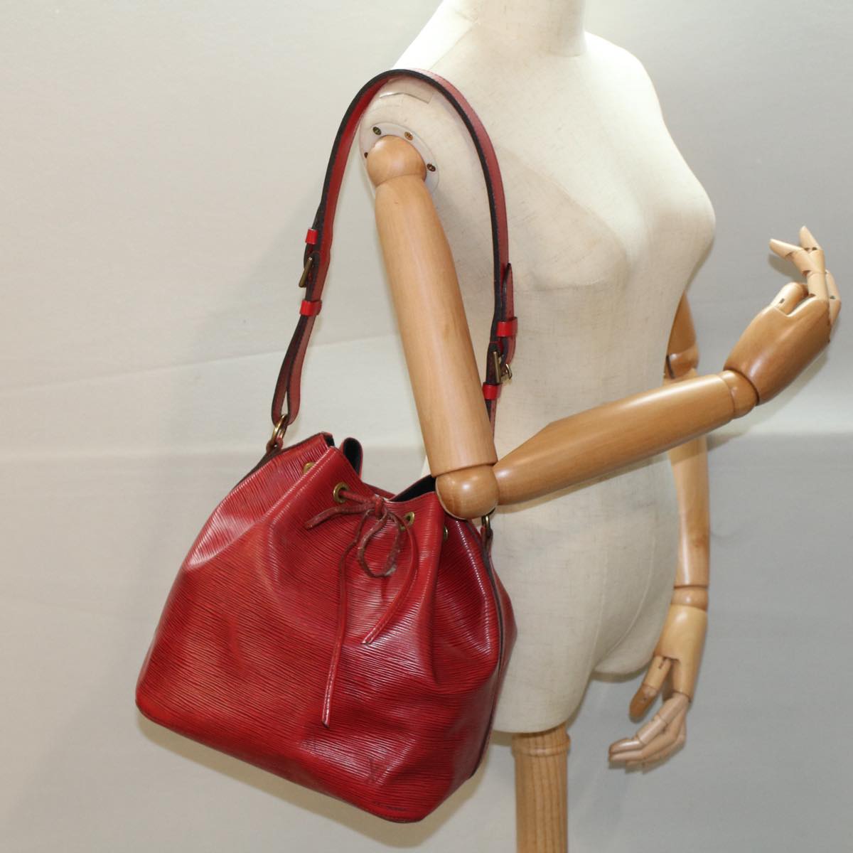 LOUIS VUITTON Epi Petit Noe Shoulder Bag Red M44107 LV Auth 53986