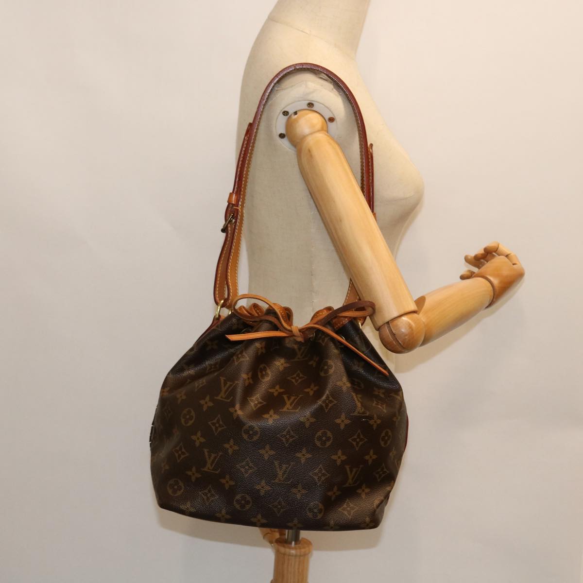 LOUIS VUITTON Monogram Petit Noe Shoulder Bag M42226 LV Auth 53999