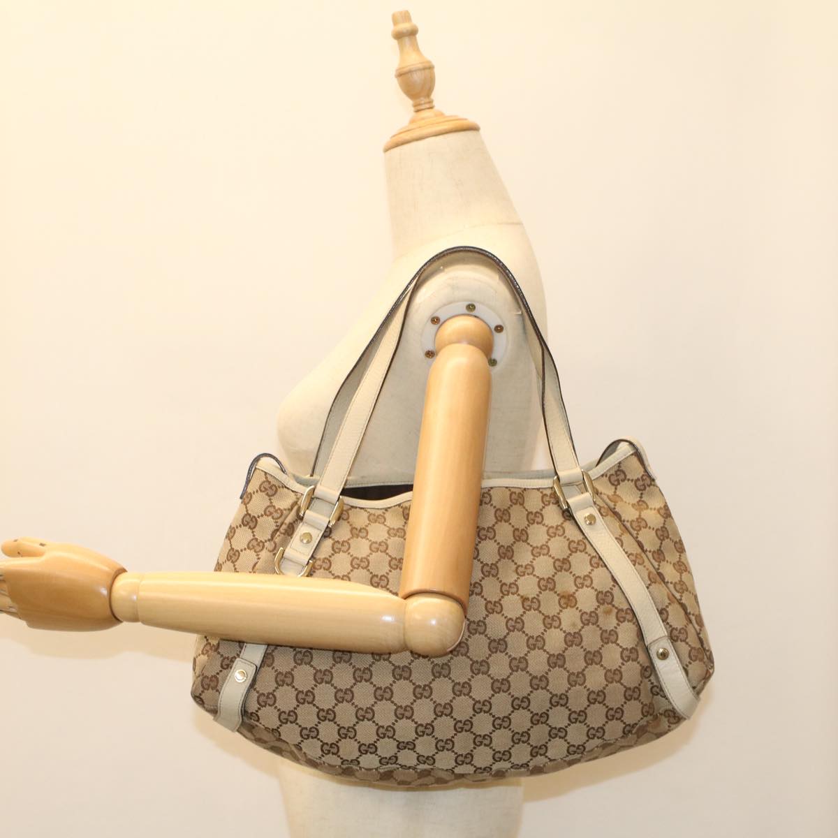 GUCCI GG Canvas Shoulder Bag Beige 130736 Auth 54128