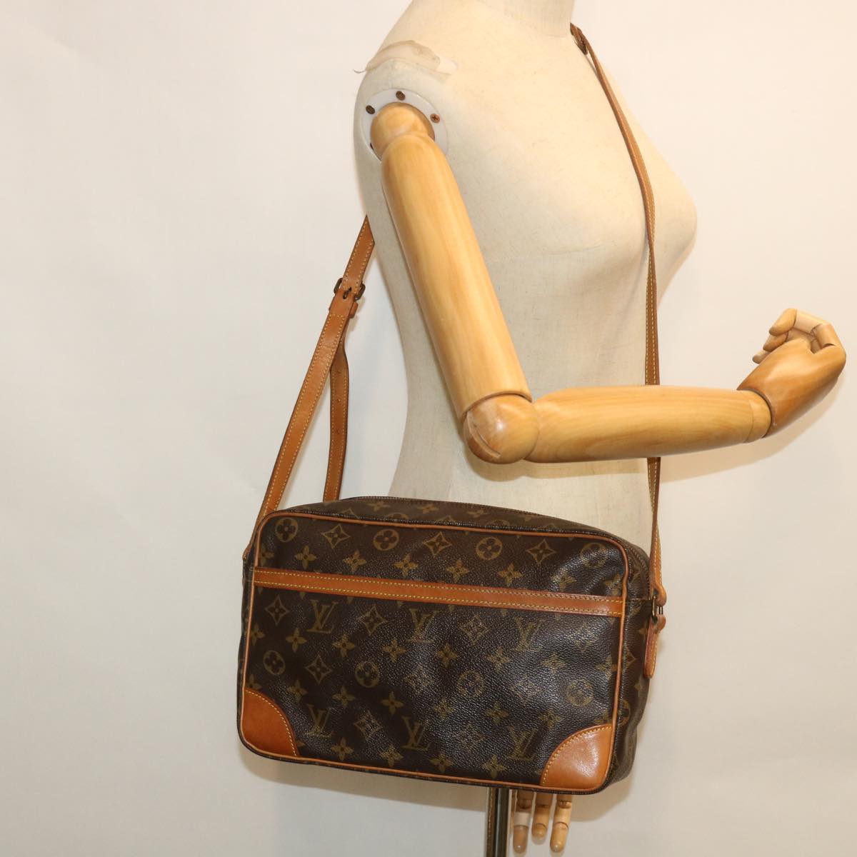 LOUIS VUITTON Monogram Trocadero 30 Shoulder Bag M51272 LV Auth 54162