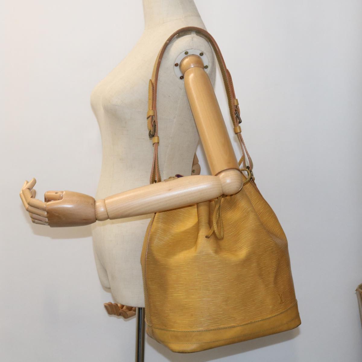 LOUIS VUITTON Epi Noe Shoulder Bag Tassili Yellow M44009 LV Auth 54298