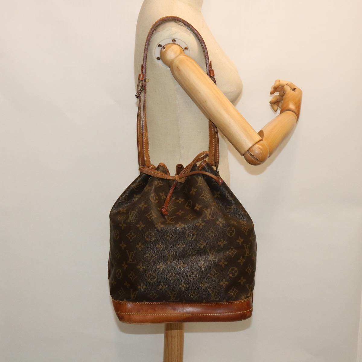 LOUIS VUITTON Monogram Noe Shoulder Bag M42224 LV Auth 54309