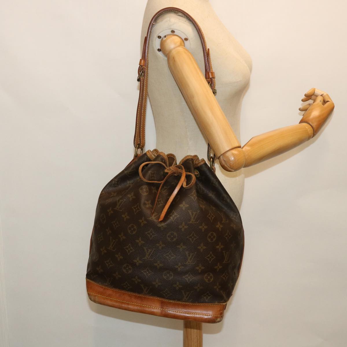 LOUIS VUITTON Monogram Noe Shoulder Bag M42224 LV Auth 54311