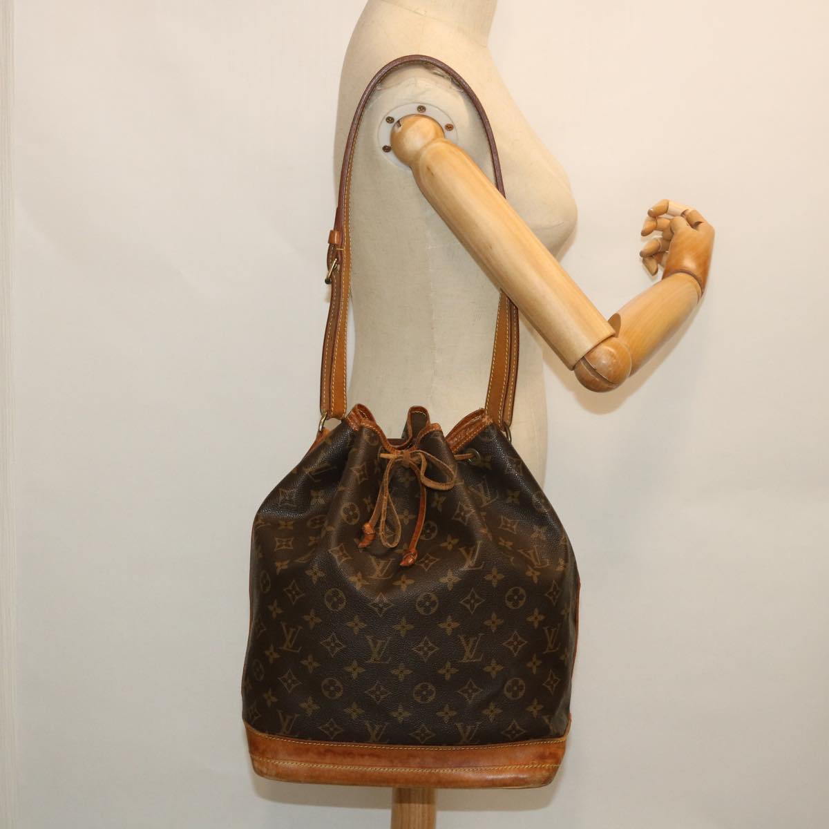 LOUIS VUITTON Monogram Noe Shoulder Bag M42224 LV Auth 54312