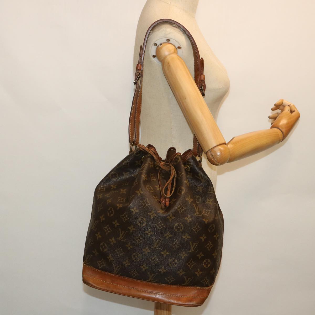 LOUIS VUITTON Monogram Noe Shoulder Bag M42224 LV Auth 54314