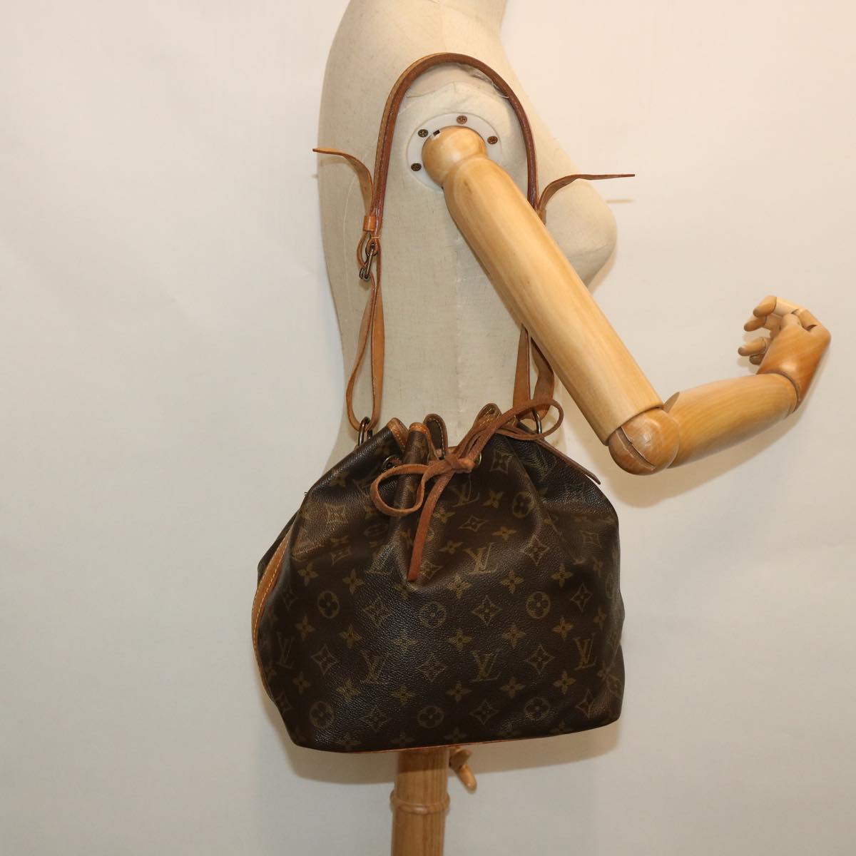 LOUIS VUITTON Monogram Petit Noe Shoulder Bag M42226 LV Auth 54317