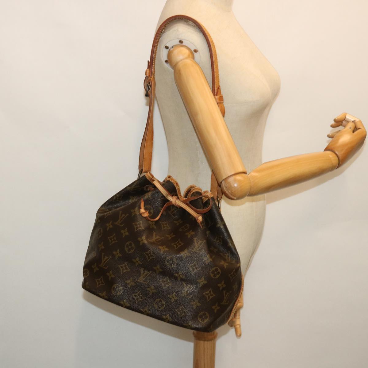 LOUIS VUITTON Monogram Petit Noe Shoulder Bag M42226 LV Auth 54318