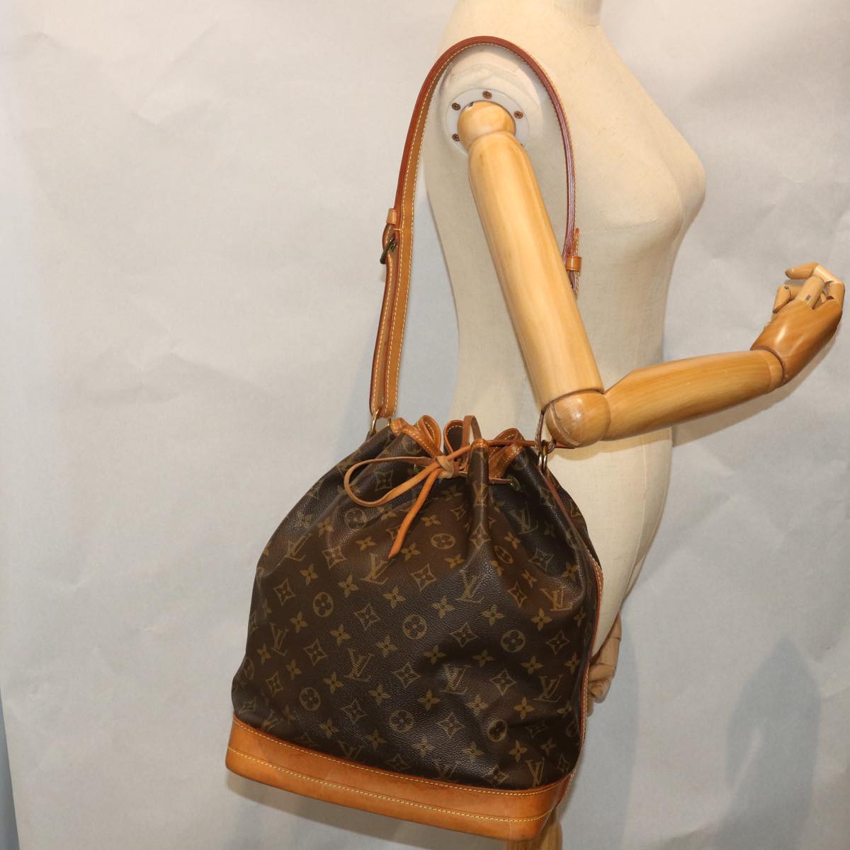 LOUIS VUITTON Monogram Noe Shoulder Bag M42224 LV Auth 54319