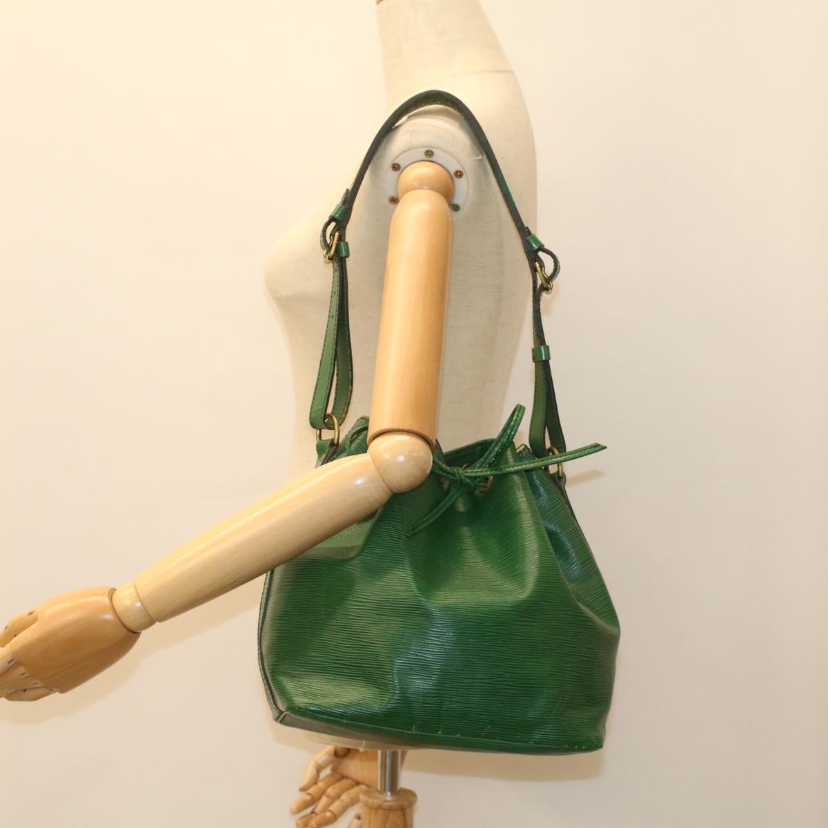 LOUIS VUITTON Epi Petit Noe Shoulder Bag Green M44104 LV Auth 54516