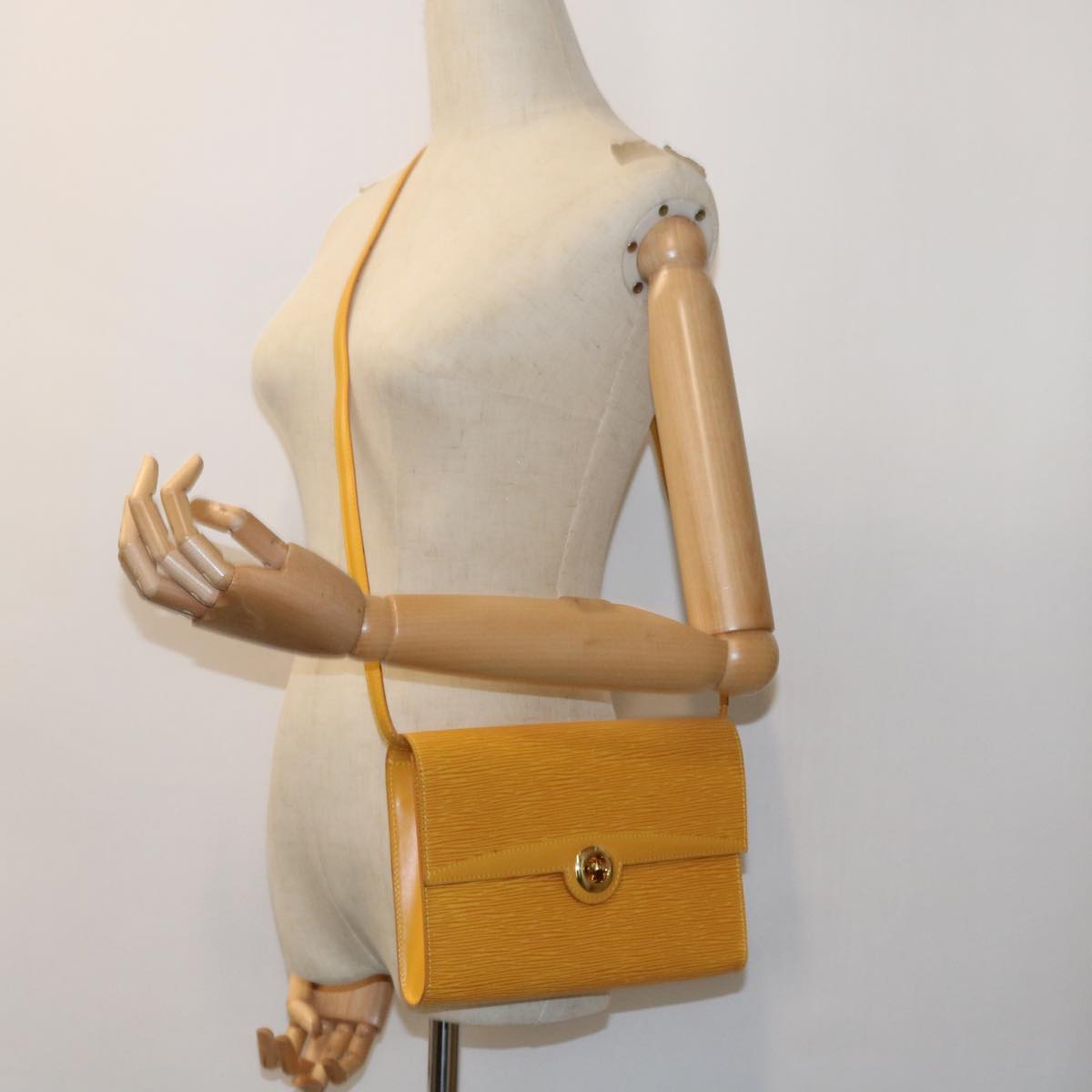 LOUIS VUITTON Epi Arsch Shoulder Bag Yellow M52579 LV Auth 54580