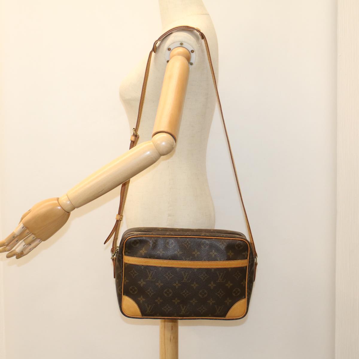 LOUIS VUITTON Monogram Trocadero 30 Shoulder Bag M51272 LV Auth 54634