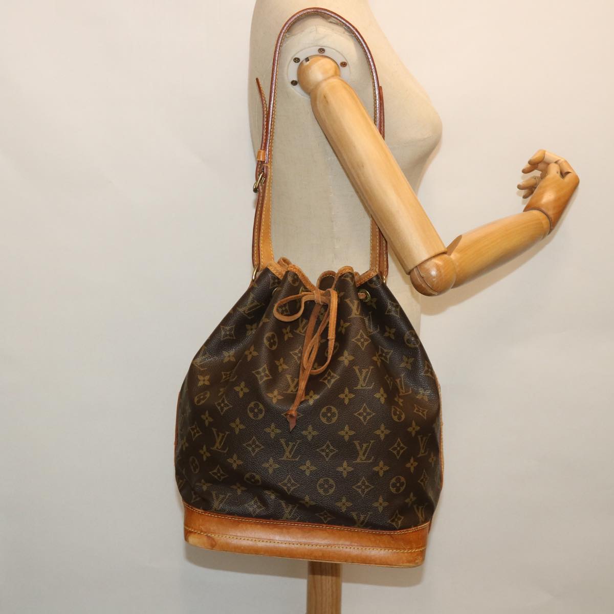 LOUIS VUITTON Monogram Noe Shoulder Bag M42224 LV Auth 54643