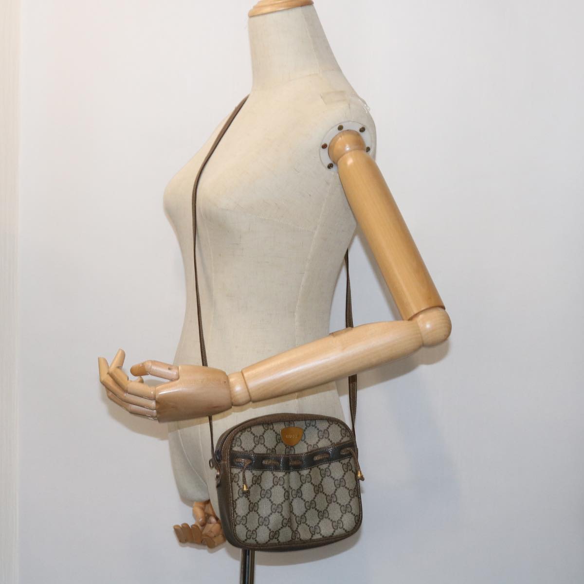 GUCCI GG Supreme Shoulder Bag PVC Leather Beige Auth 54691