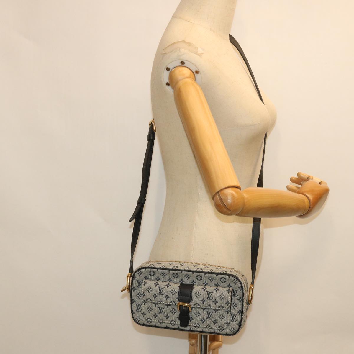 LOUIS VUITTON Monogram Mini Juliet MM Shoulder Bag Blue M92004 LV Auth 54995