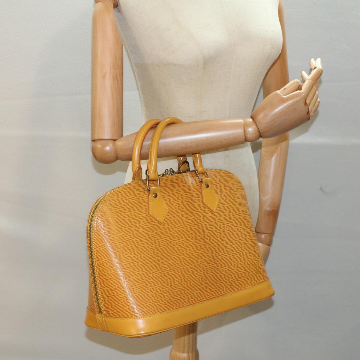 LOUIS VUITTON Epi Alma Hand Bag Tassili Yellow M52149 LV Auth 55230