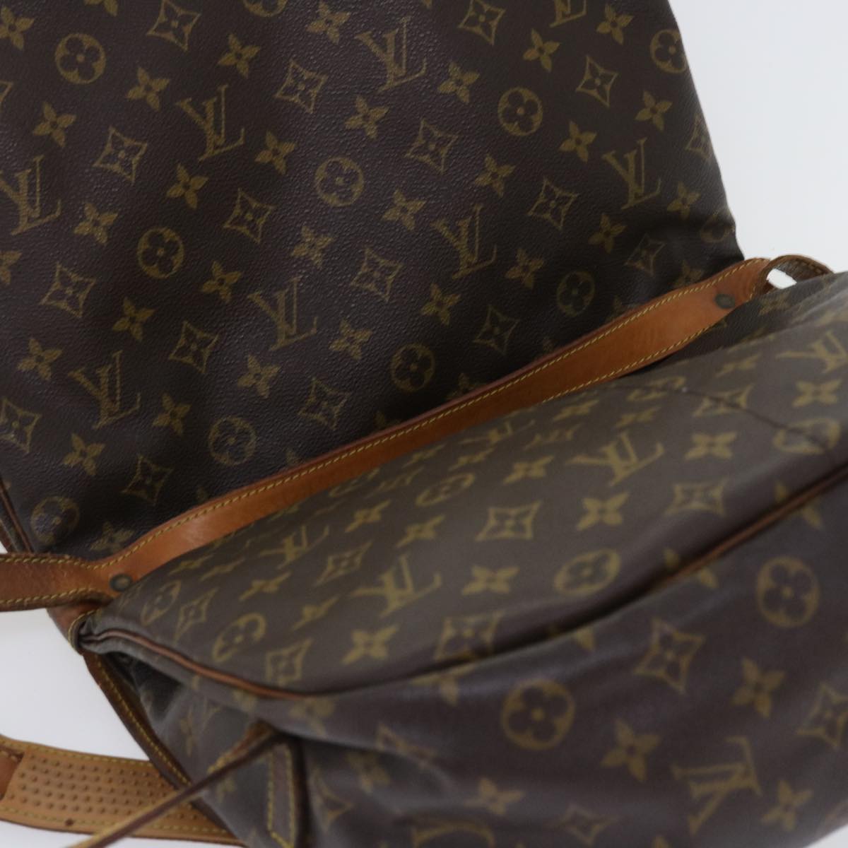 LOUIS VUITTON Monogram Saumur 35 Shoulder Bag M42254 LV Auth 55382