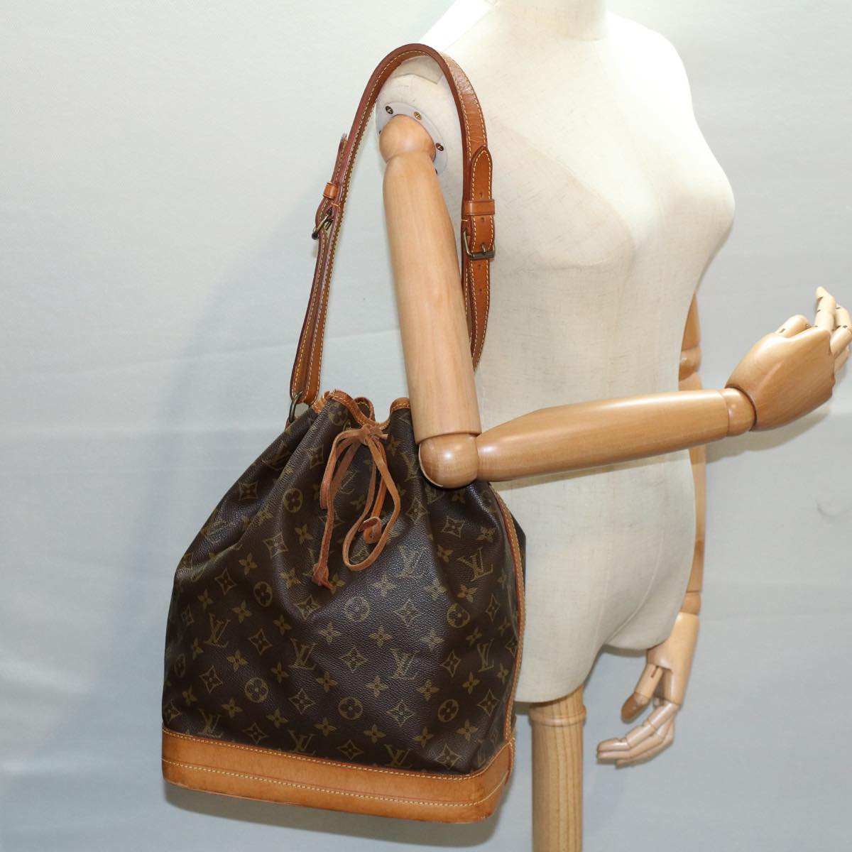 LOUIS VUITTON Monogram Noe Shoulder Bag M42224 LV Auth 55383