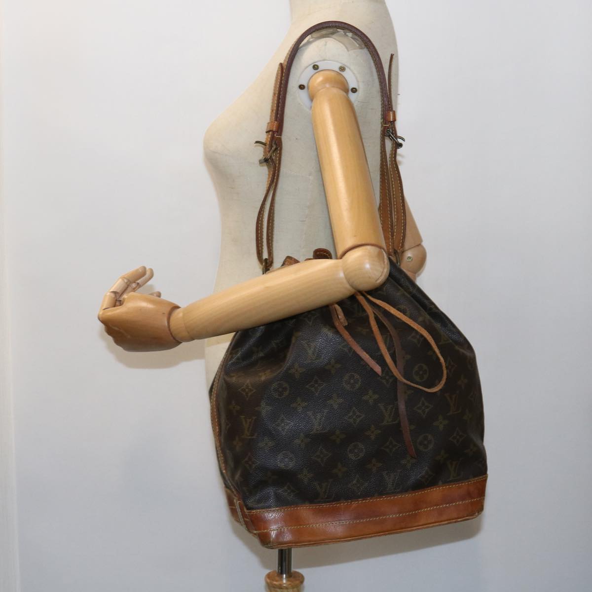 LOUIS VUITTON Monogram Noe Shoulder Bag M42224 LV Auth 55492